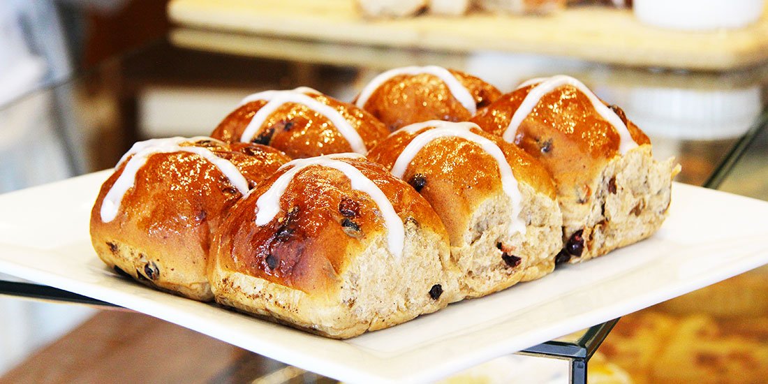 Flour & Chocolate | Brisbane's best hot cross buns | The Weekend Edition