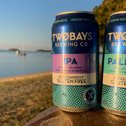Crack a tin of gluten-free beer from TWØBAYS Brewing Co