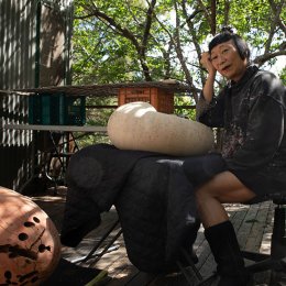 Australian art icon Lindy Lee AO is coming to The Calile Hotel in new partnership with the National Gallery of Australia