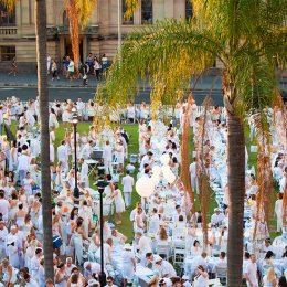 The night turns white for the fifth Le Dîner en Blanc