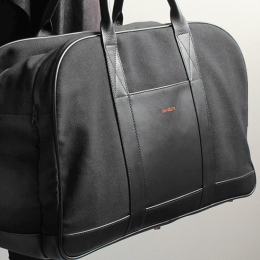 Von-Röutte crafts an uber-chic selection of unisex carryalls and accessories