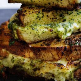 The Weekend Series: five ways to step up your garlic bread game