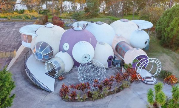 Live out your futuristic dreams with this totally extra Bubble House