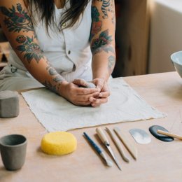 Live out all your artistic dreams in this exclusive PATRÓN Ceramics Masterclass