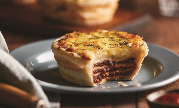 Banjo’s Bakery is slinging lasagne pies and chuck one straight in our gobs, please