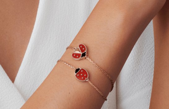 Drops for wine mamas and gems for jewellery lovers – get the perfect gift for Mum with Edward Street Brisbane's Luxury Mother's Day gift guide