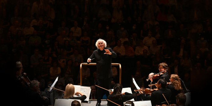 Sir Simon Rattle conducts the London Symphony Orchestra