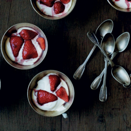 Add a sweet touch to your Christmas spread with strawberries in wine with mascarpone cream