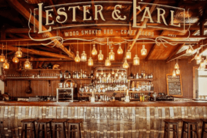 Lester & Earl host Two Birds Brewing event