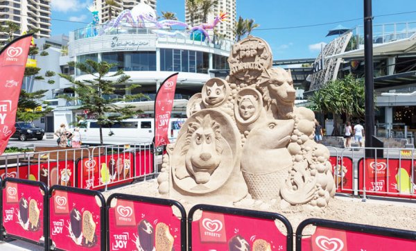 Artists and sculptors hit the Surfers Paradise beachfront for the 2017 Sand Safari Arts Festival