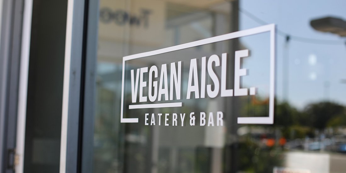 Vegan Aisle Eatery & Bar brings plant-based burgers, hot dogs and fries to the south