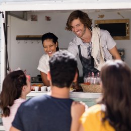 Celebrate all of the GC2018 action with pop-up bars and food trucks at Fans Corner