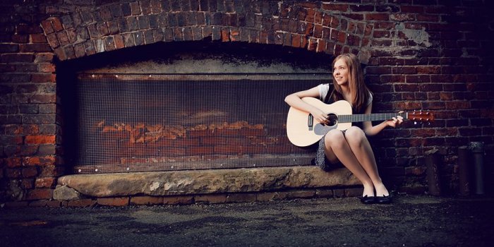 Buskers by the Creek