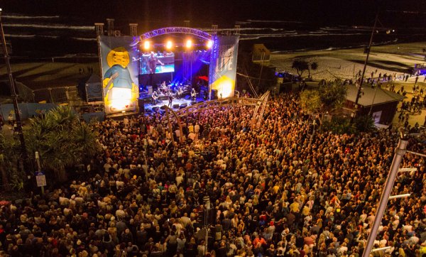 The Living End, Daryl Braithwaite and The Screaming Jets hit the beach for Surfers Paradise LIVE