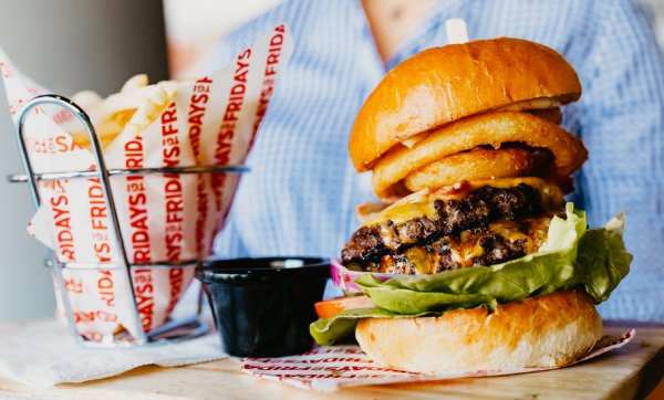 Iconic American bar and grill TGI Fridays opens its first Queensland venue on the Gold Coast