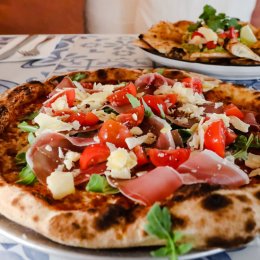 Pizza, pasta and BYO booze – Pull up a seat at Toro's Pizza in Palm Beach