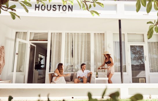 Level up your staycay at the newly renovated boutique coastal apartments, Houston Currumbin