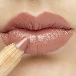 Ditch the toxic chemicals and pucker up for Lük Beautifood's natural long-wearing lipstick crayons