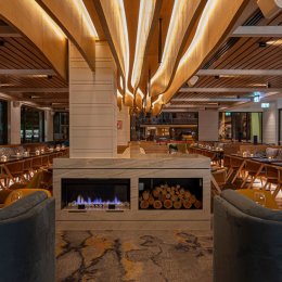 Stay toasty at these Gold Coast restaurants with fireplaces