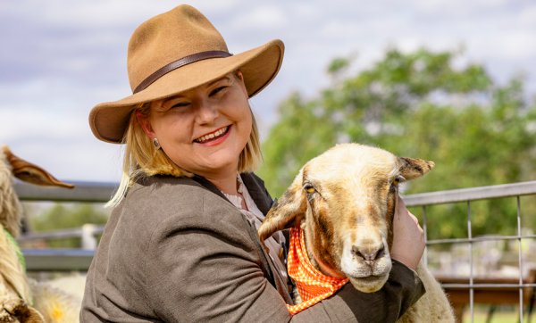 Meet twin lambs, have a picnic with alpacas and pluck produce on the Scenic Rim Farm Gate Trail