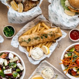 Miami Fish Market debuts a hot-food menu featuring fish and chips, caviar-topped potato scallops and Patagonian toothfish