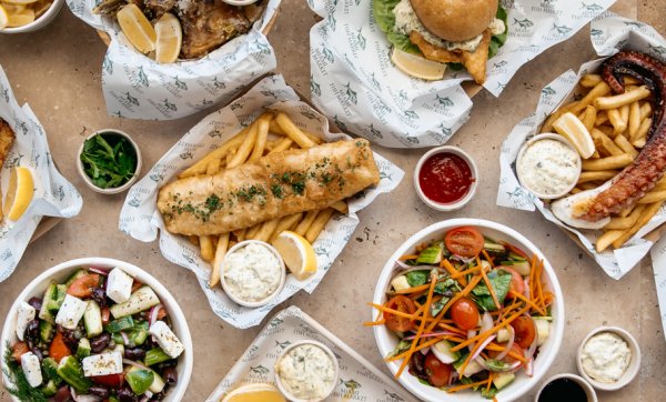 Miami Fish Market debuts a hot-food menu featuring fish and chips, caviar-topped potato scallops and Patagonian toothfish